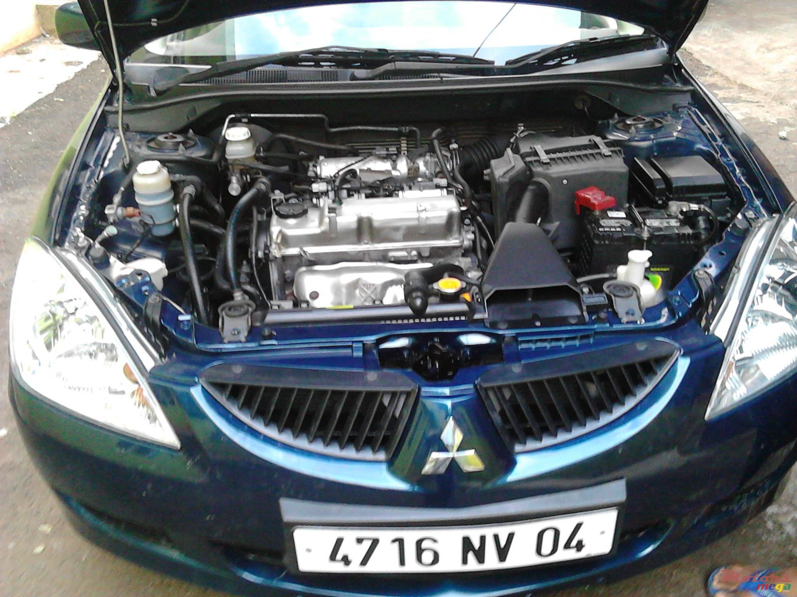 2004' Mitsubishi Lancer GLX photo #1