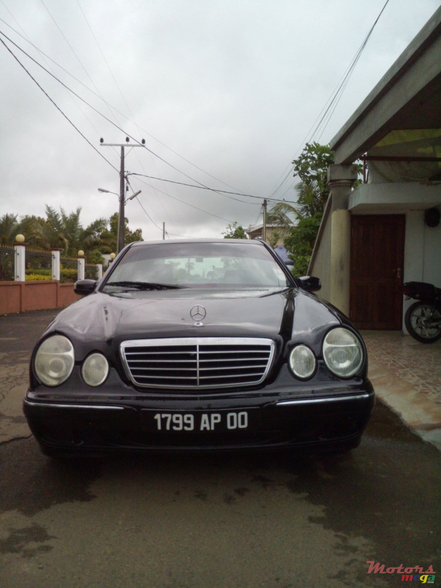 2000' Mercedes-Benz E270 photo #3