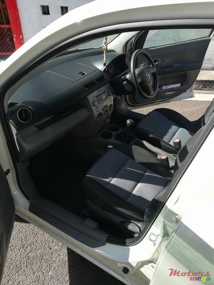 2007' Mazda Demio photo #6