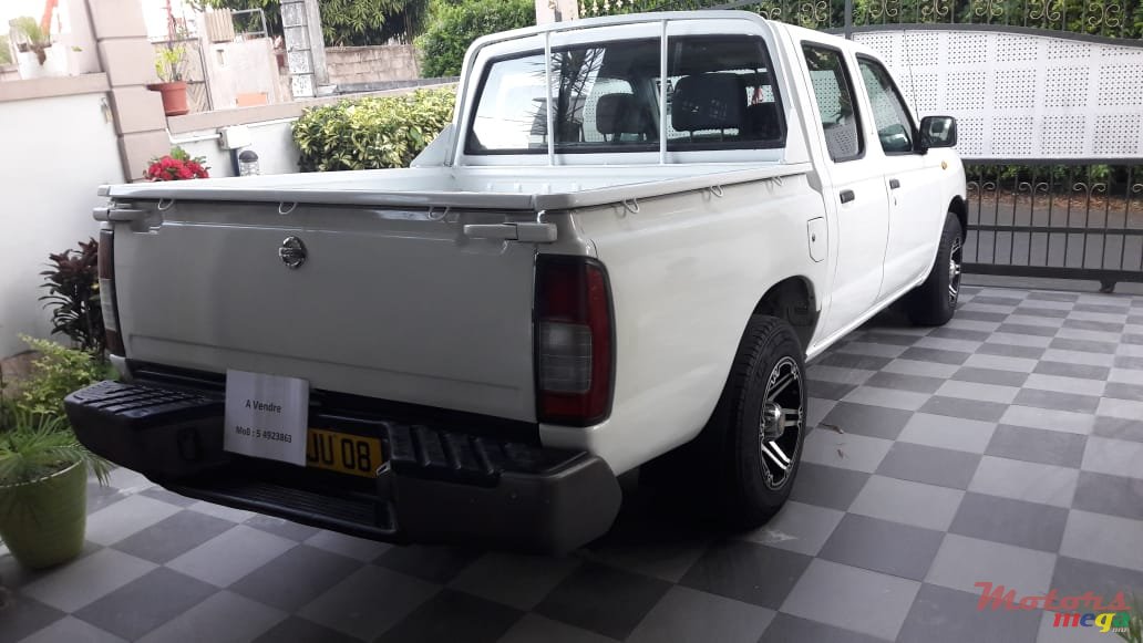 2008' Nissan Navara photo #4