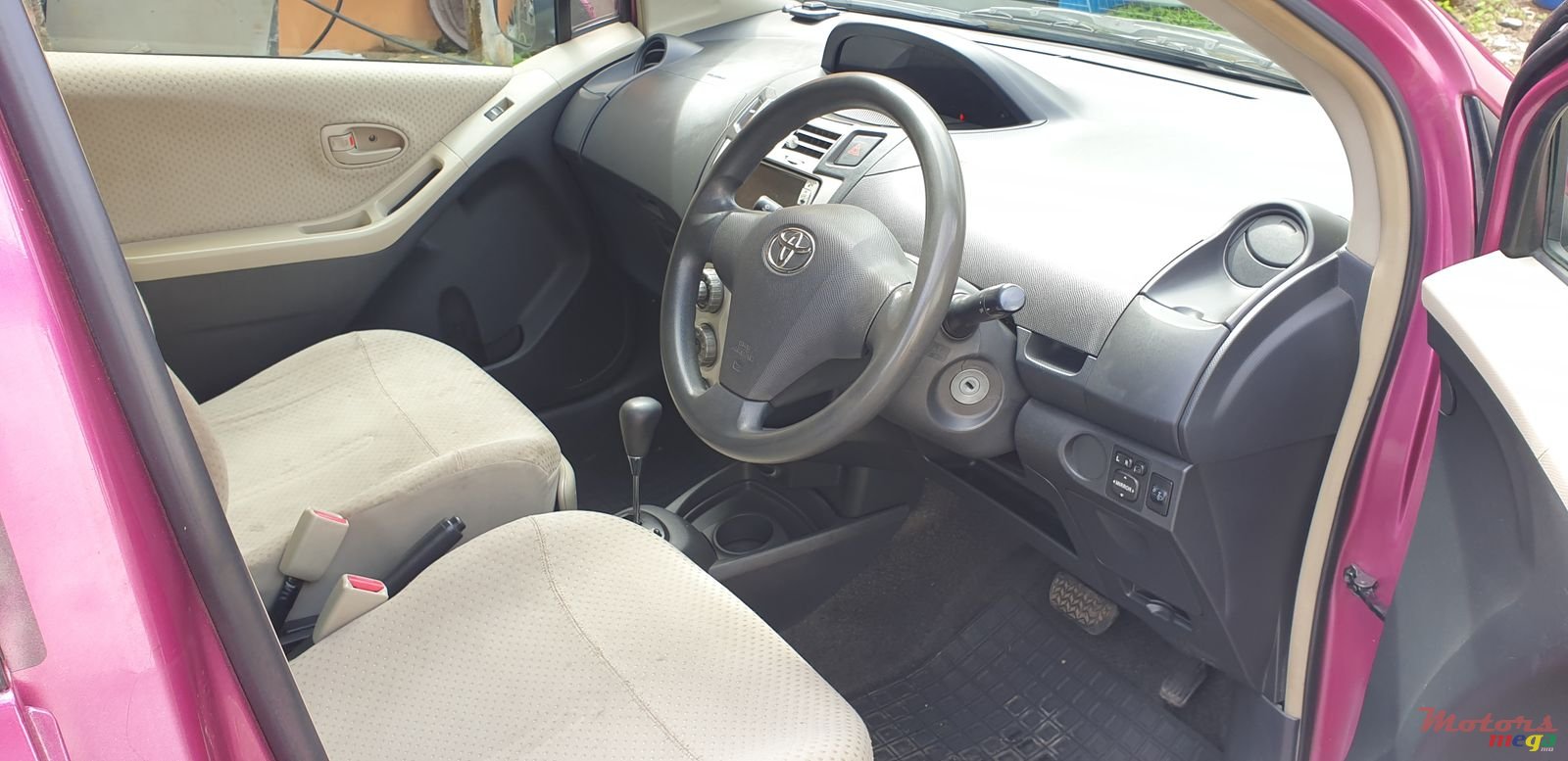 2006' Toyota Vitz photo #3