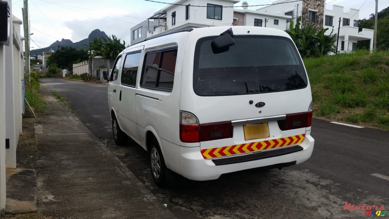 2006' Kia 2700 photo #1