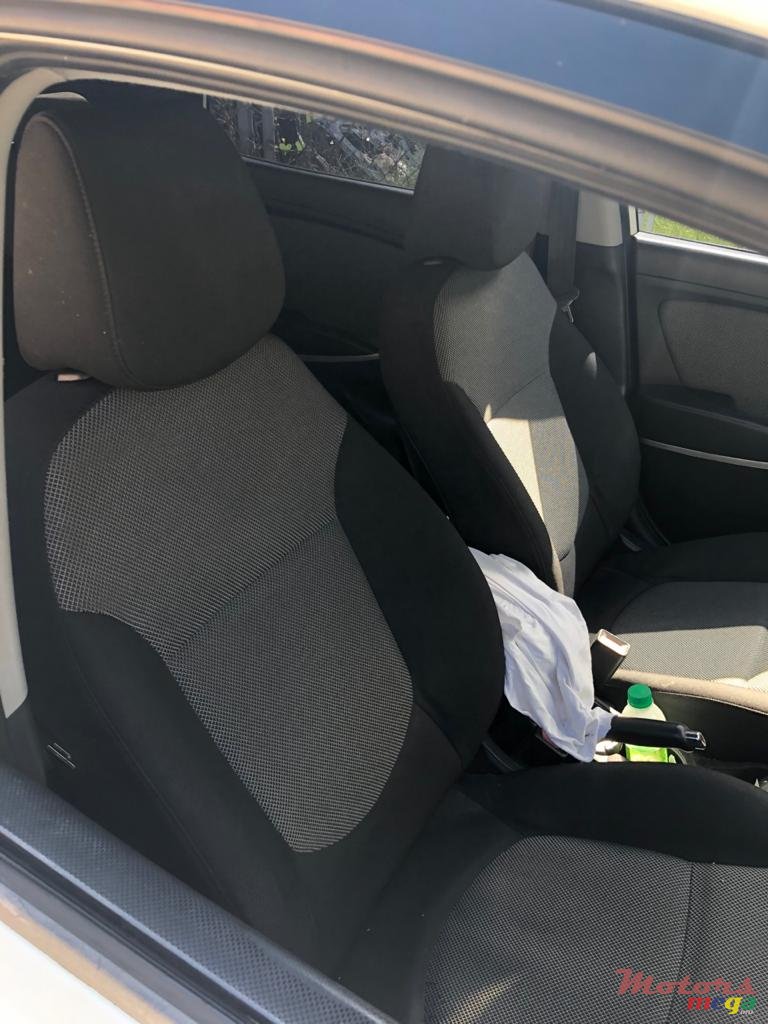 2012' Hyundai photo #4