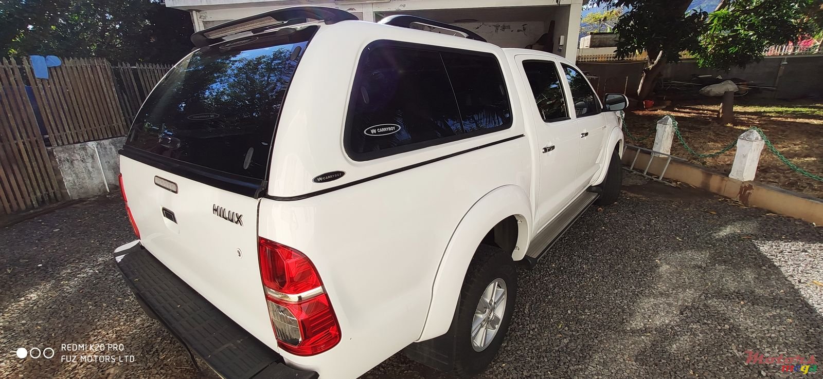 2011' Toyota Hilux photo #3