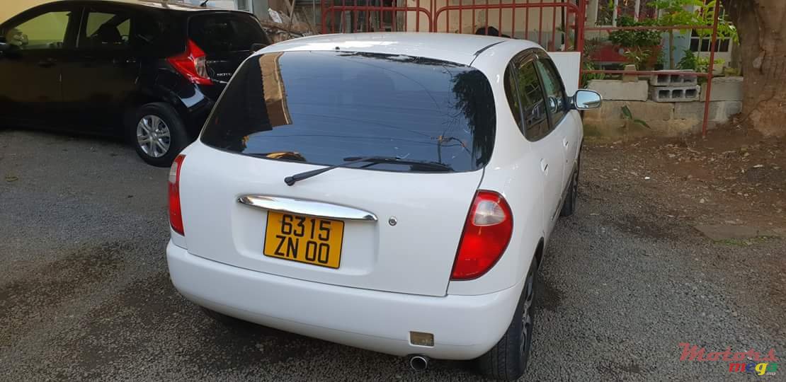 2000' Toyota photo #2