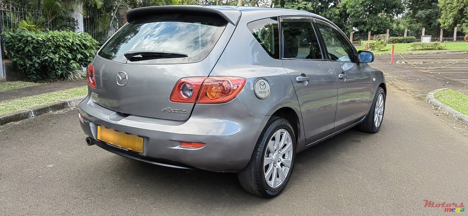 2004' Mazda Axela photo #3