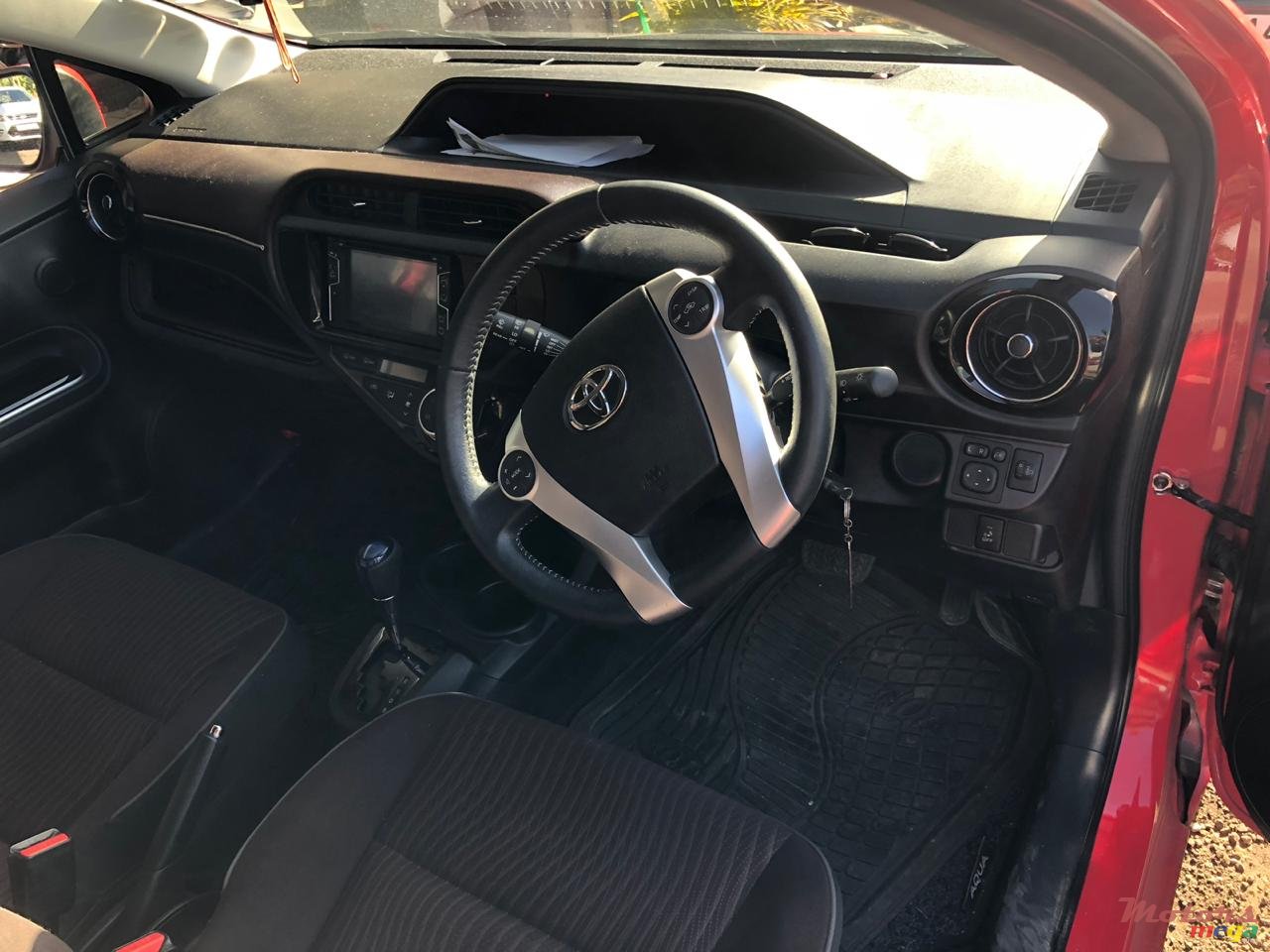 2015' Toyota Aqua photo #3