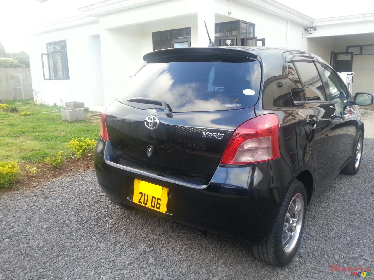 2006' Toyota Vitz photo #2