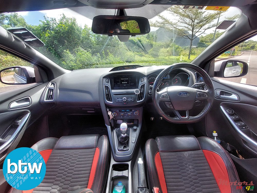 2018' Ford Focus ST photo #6