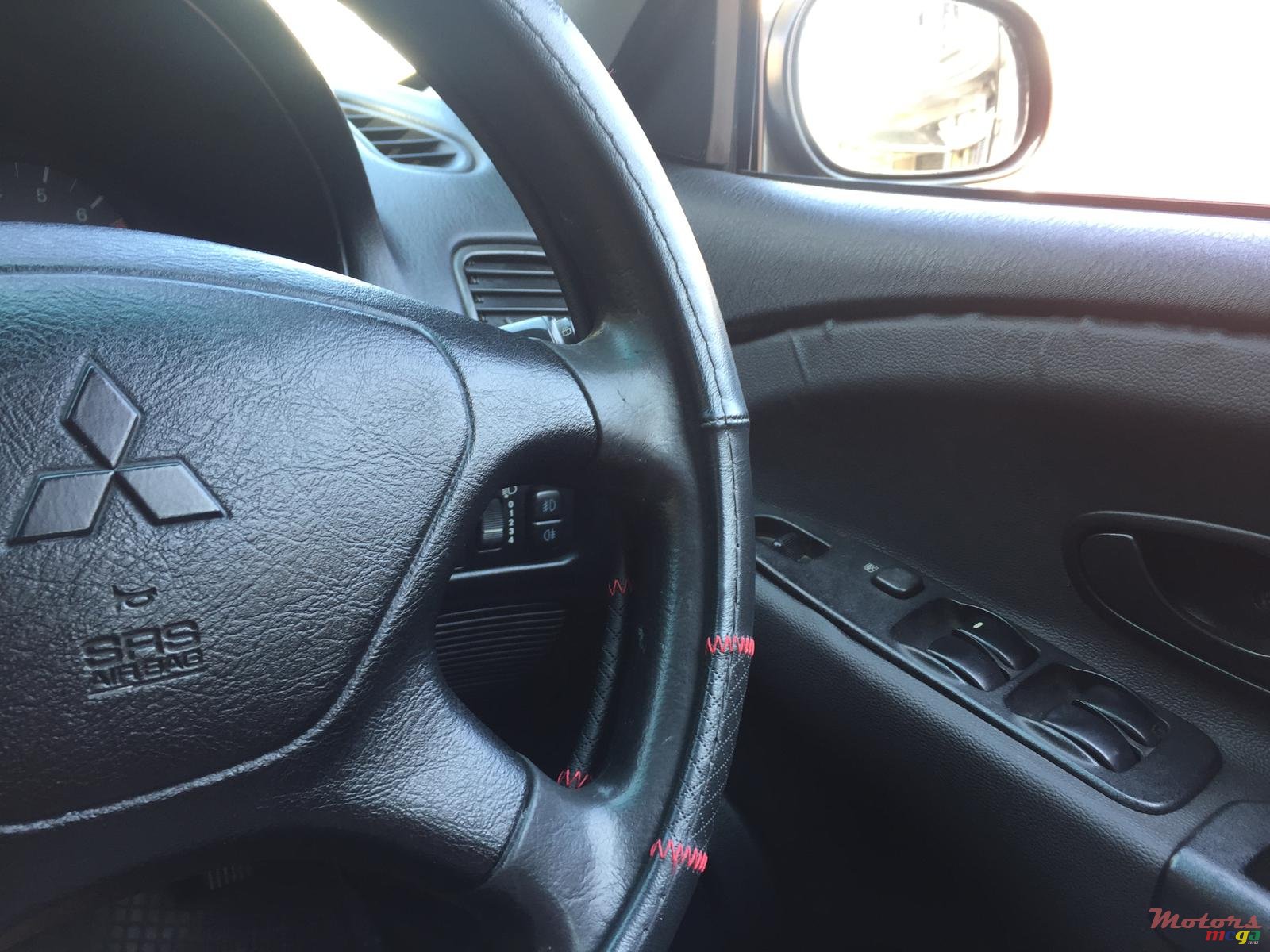 2002' Mitsubishi Carisma photo #4