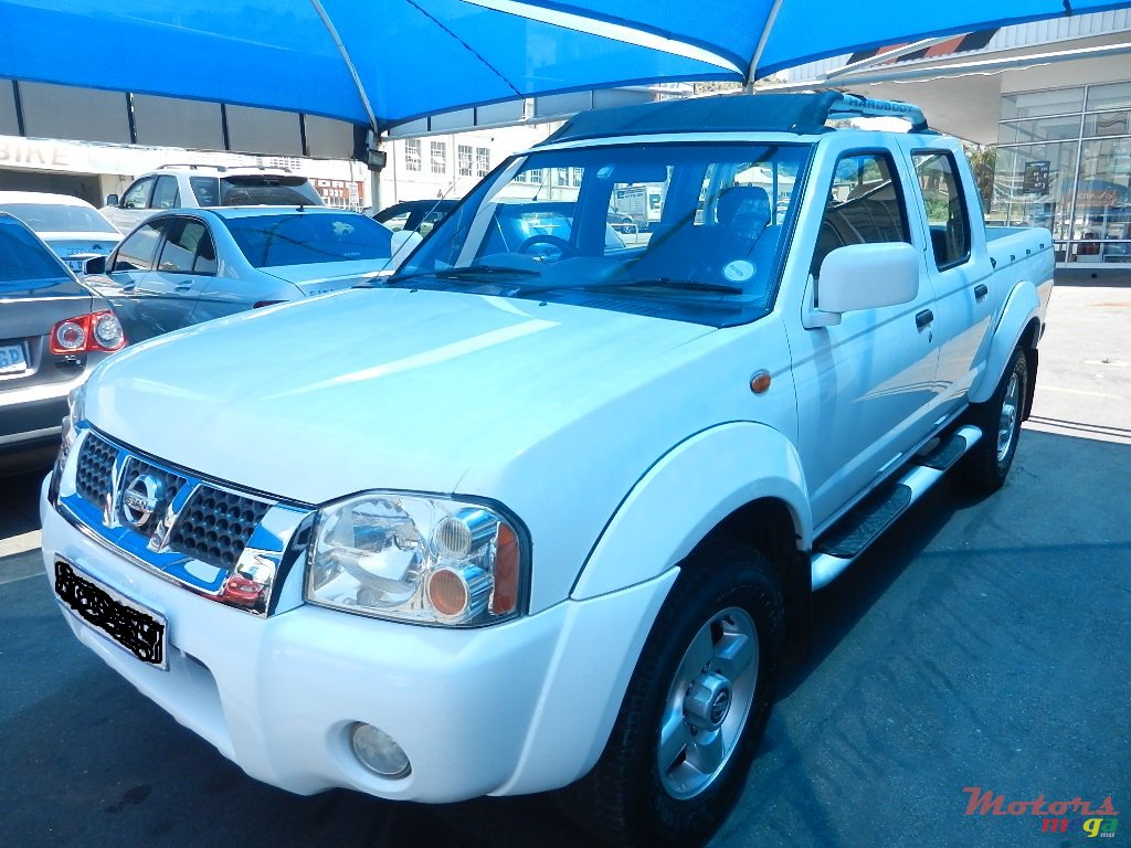 2005' Nissan Hardbody photo #1