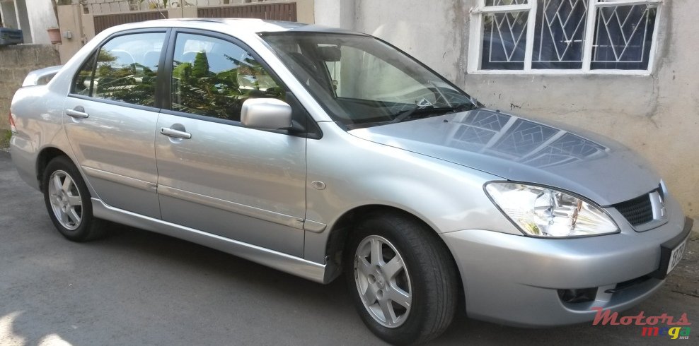 2003' Mitsubishi Lancer photo #1