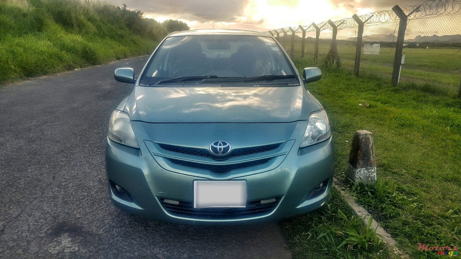 2006' Toyota Belta photo #2