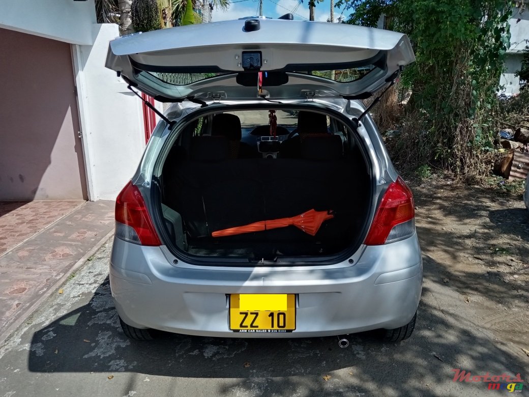 2010' Toyota Vitz photo #3