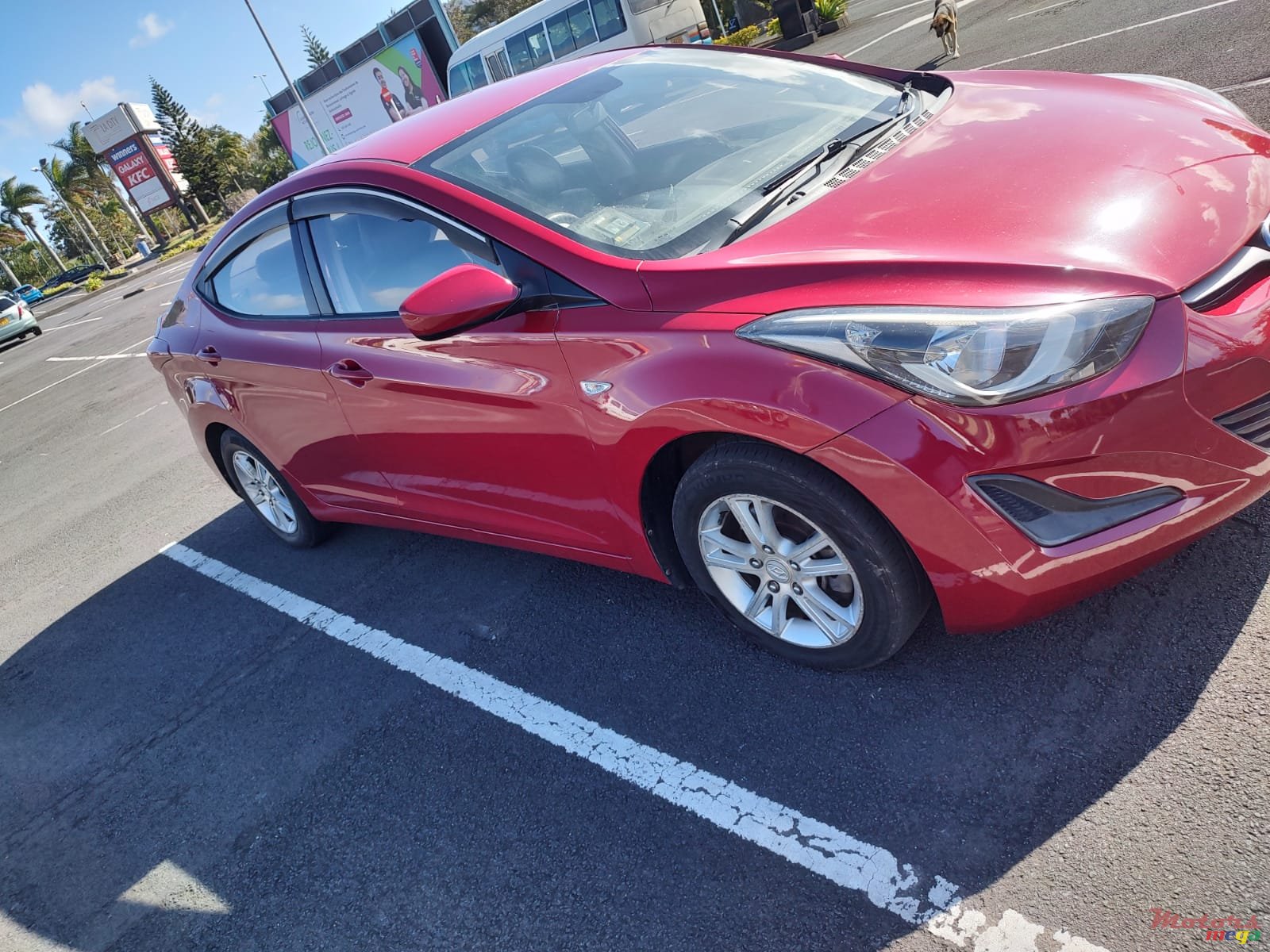 2015' Hyundai Elantra photo #2