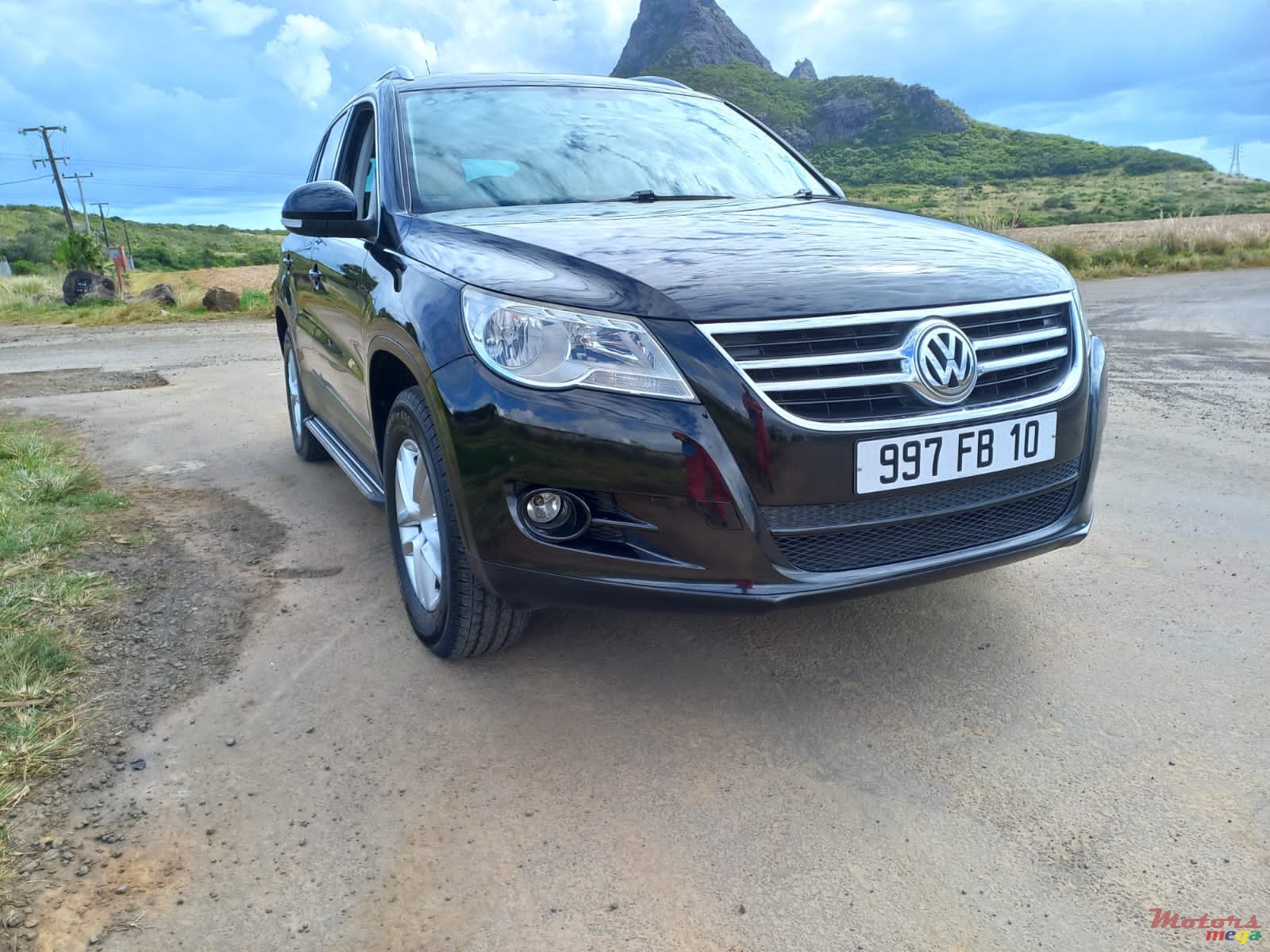 2010' Volkswagen Tiguan photo #1