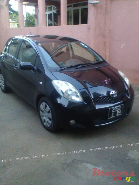 2009' Toyota Yaris photo #1