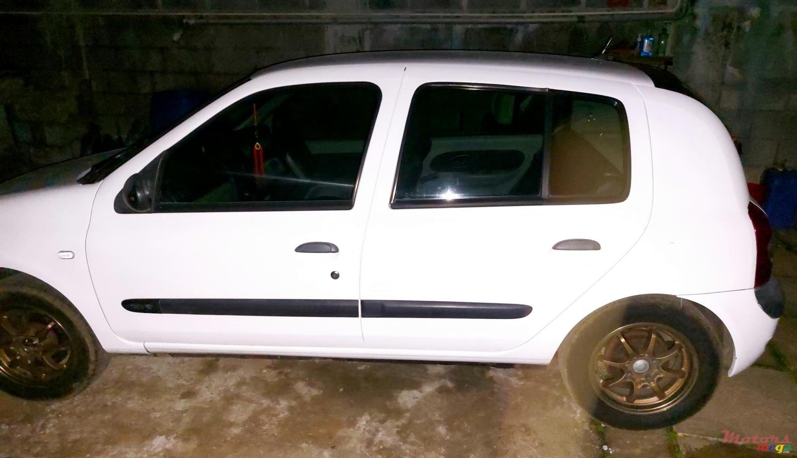 2004' Renault Clio Mk2 photo #1