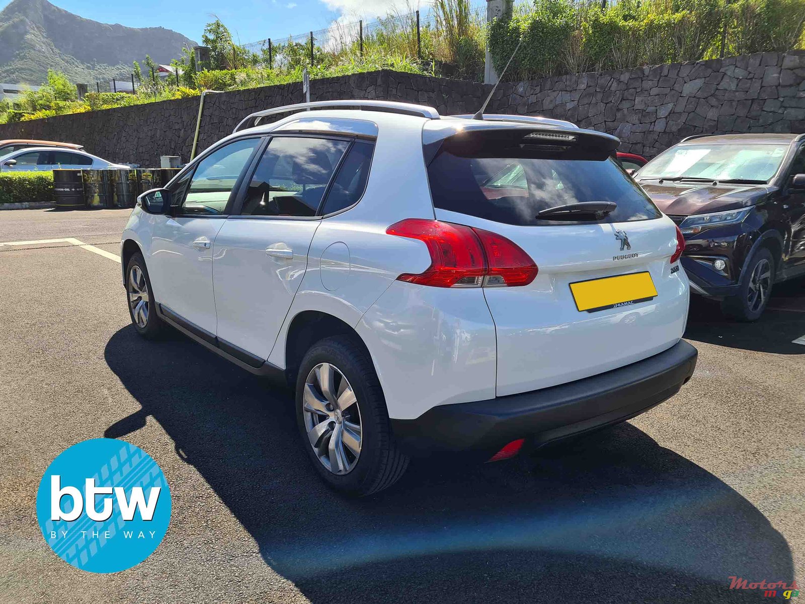 2014' Peugeot 2008 photo #3