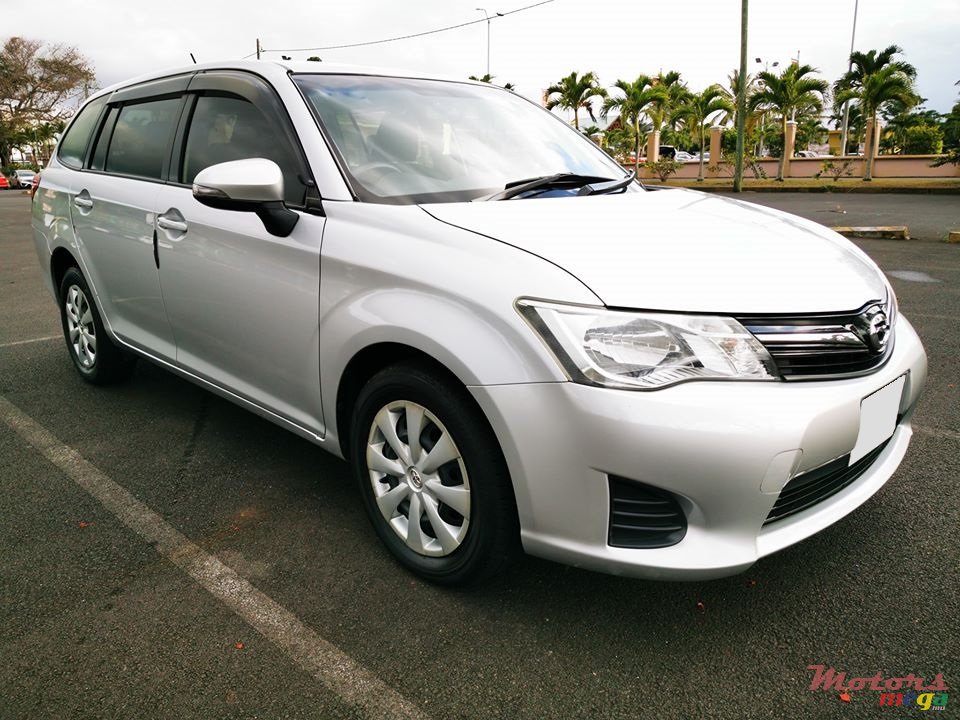 2014' Toyota Fielder photo #2