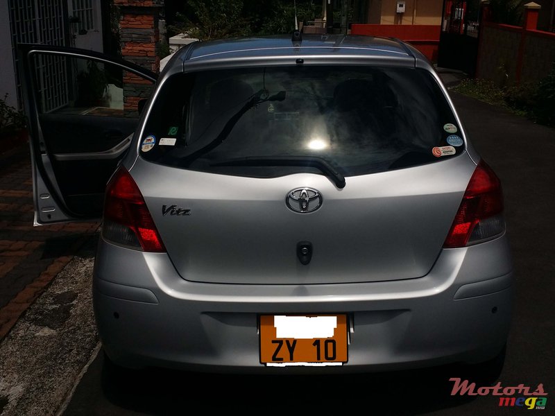 2010' Toyota Vitz photo #3