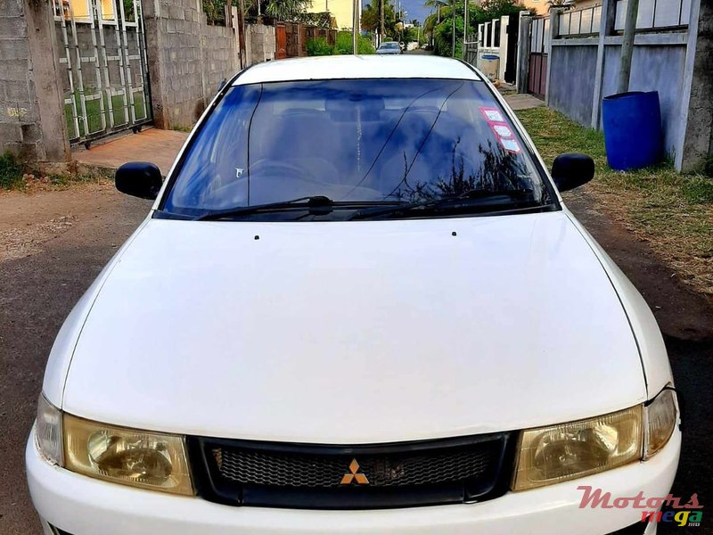 2001' Mitsubishi Lancer photo #4