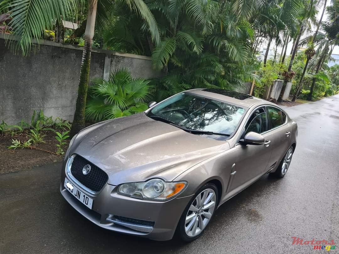 2010' Jaguar XF photo #3