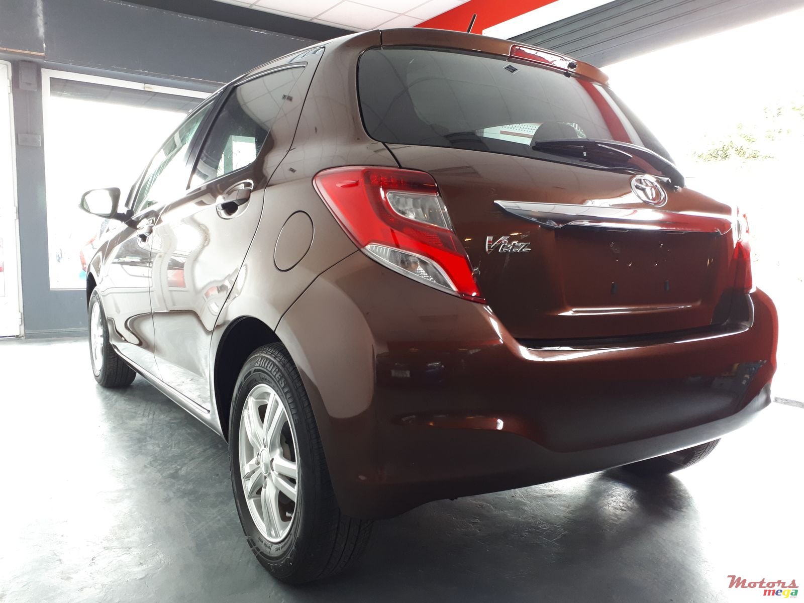 2014' Toyota Vitz photo #2