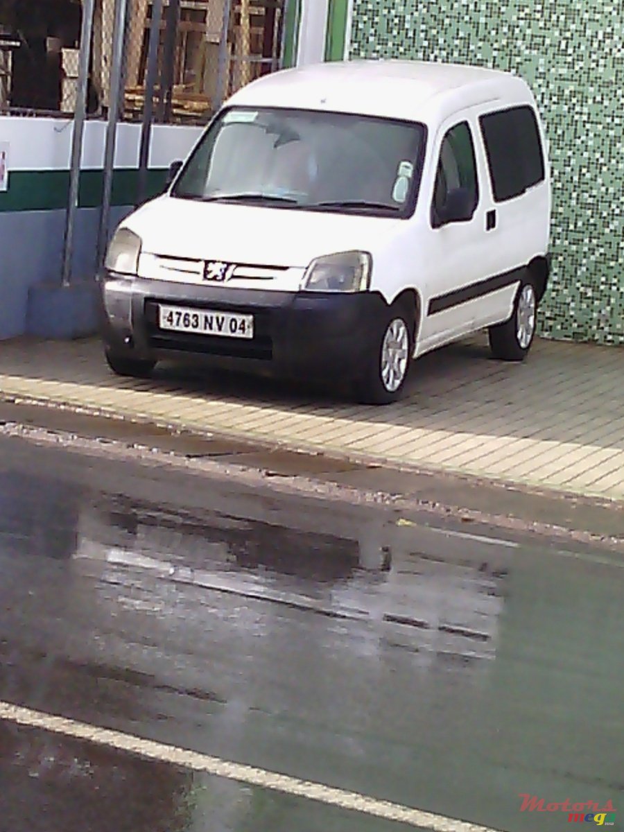 2004' Peugeot Partner photo #1