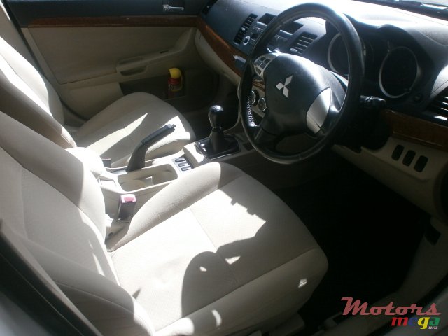 2011' Mitsubishi Lancer Ex photo #2