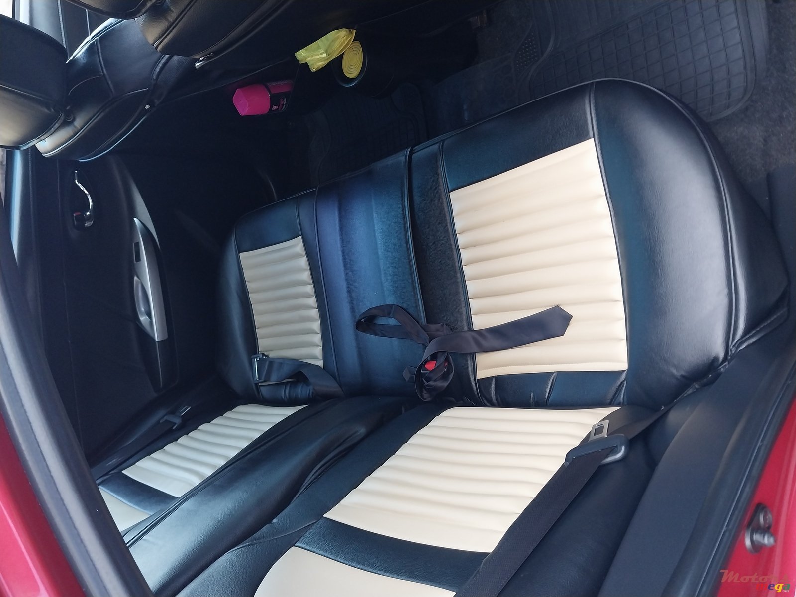 2017' Toyota Yaris photo #5