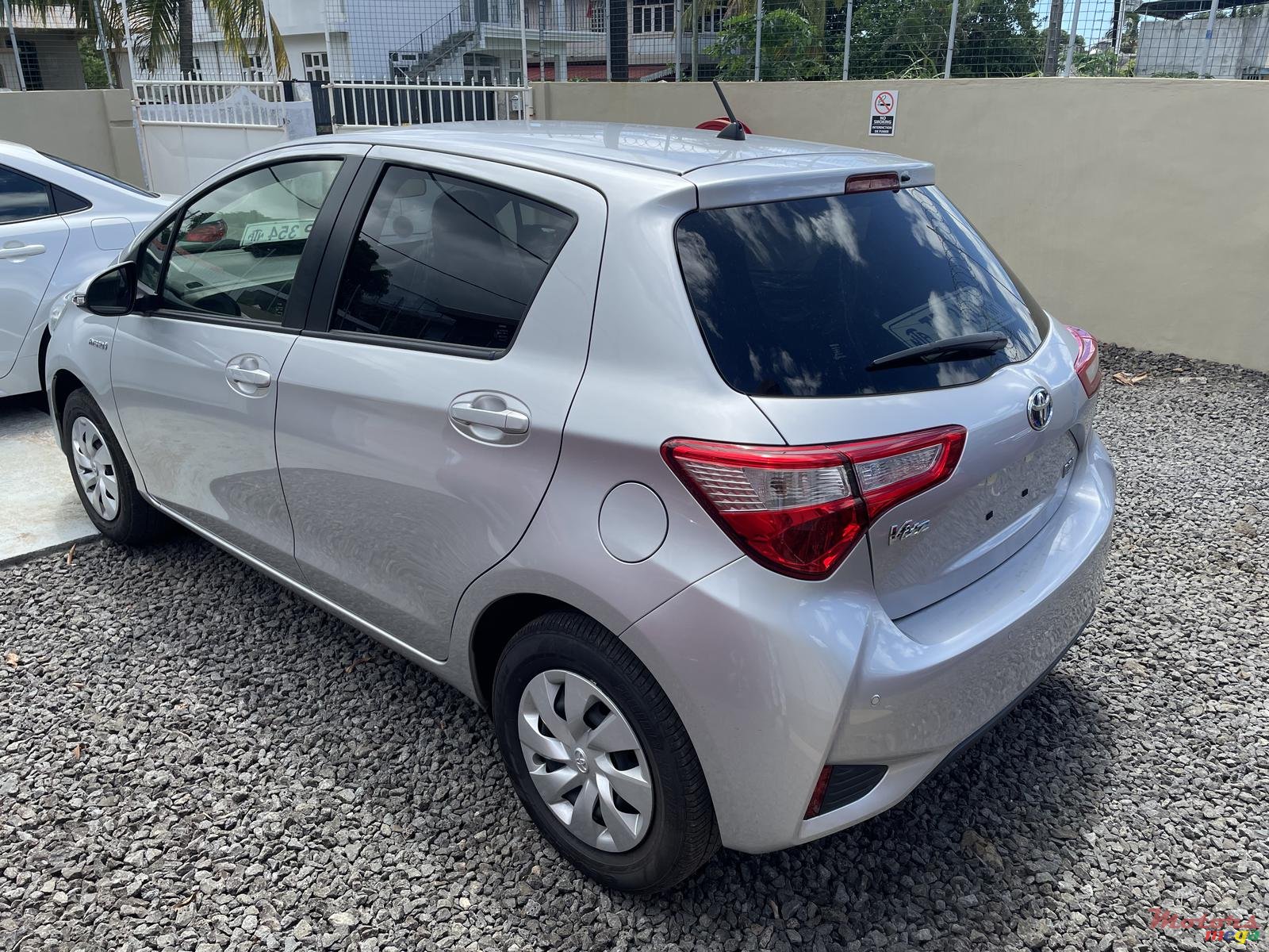 2018' Toyota Vitz photo #4