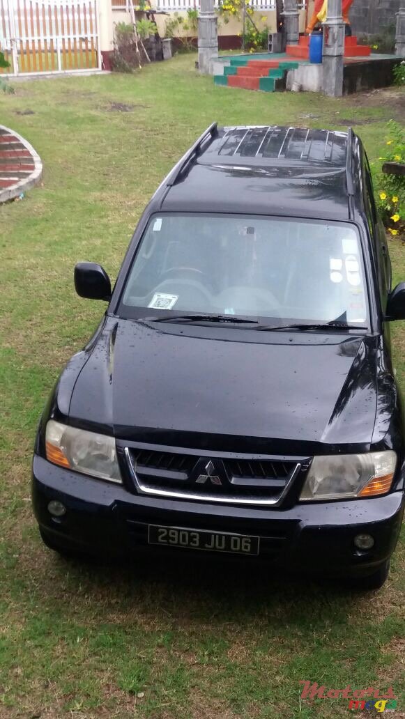 2006' Mitsubishi Pajero photo #4