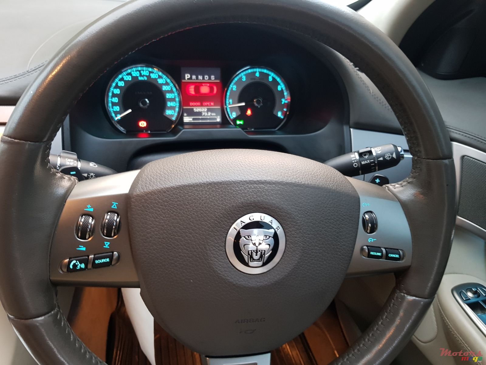 2009' Jaguar XF LIMITED photo #5