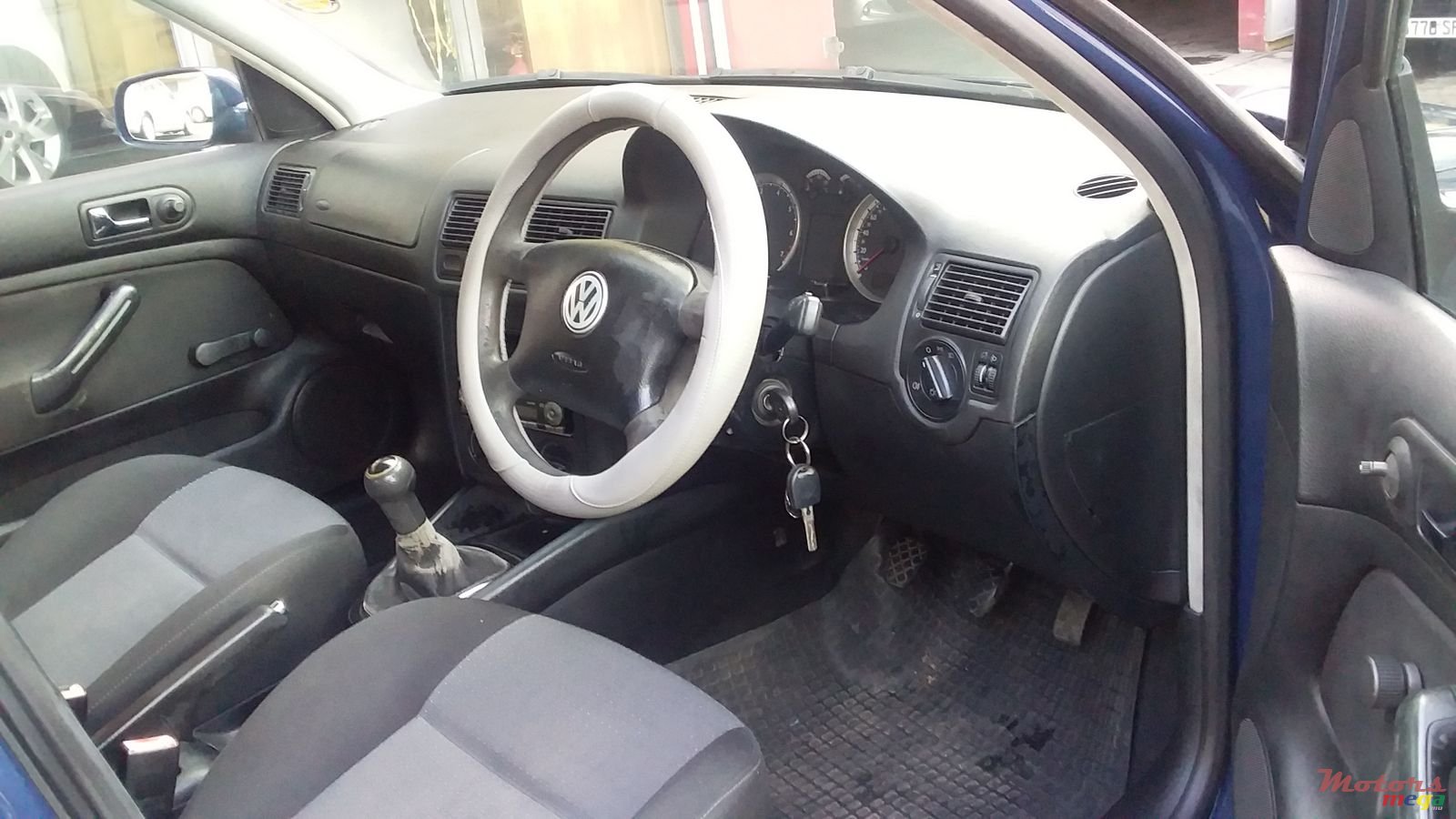 2004' Volkswagen Golf IV photo #3