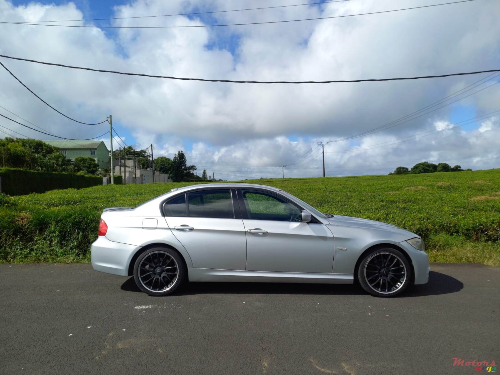 2011' BMW 316 photo #2