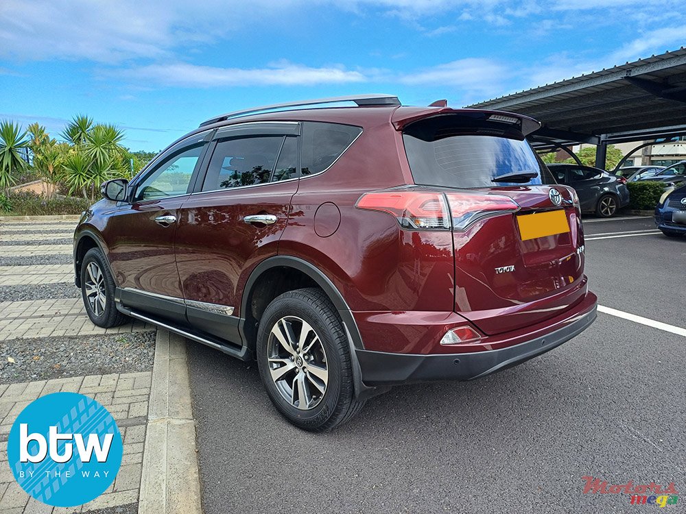 2017' Toyota RAV4 photo #3