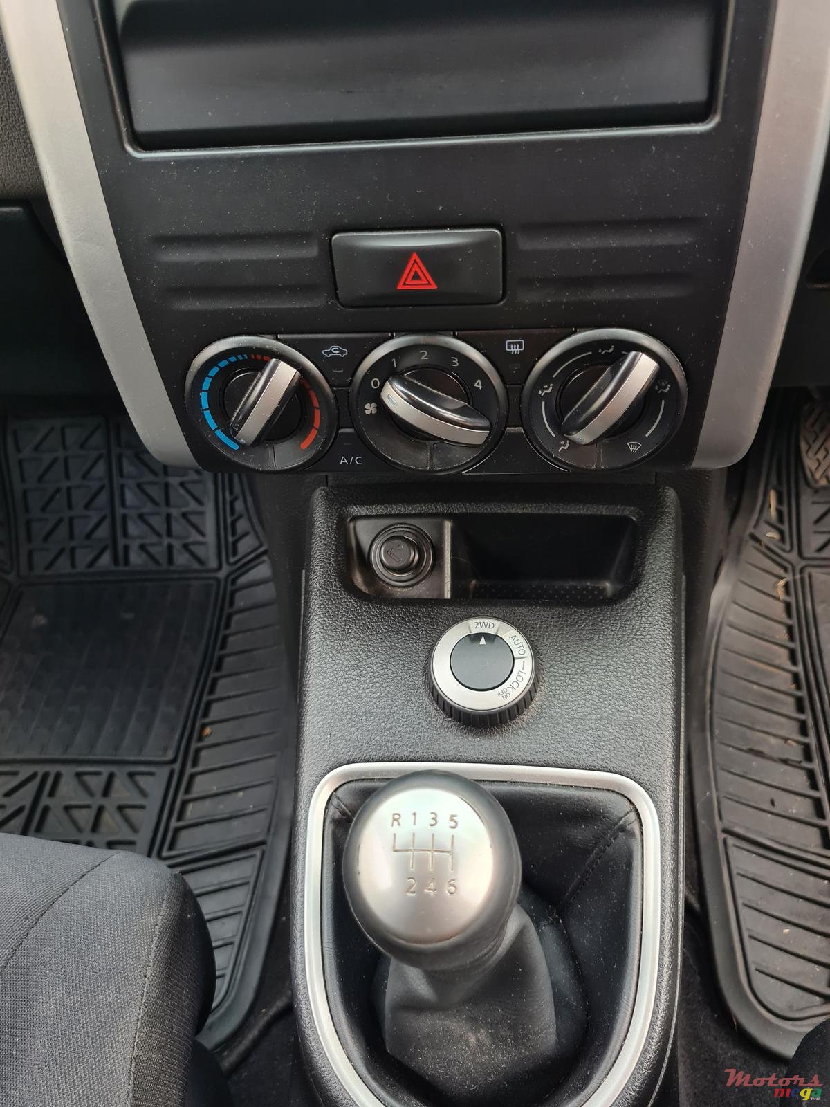 2010' Nissan X-Trail photo #7