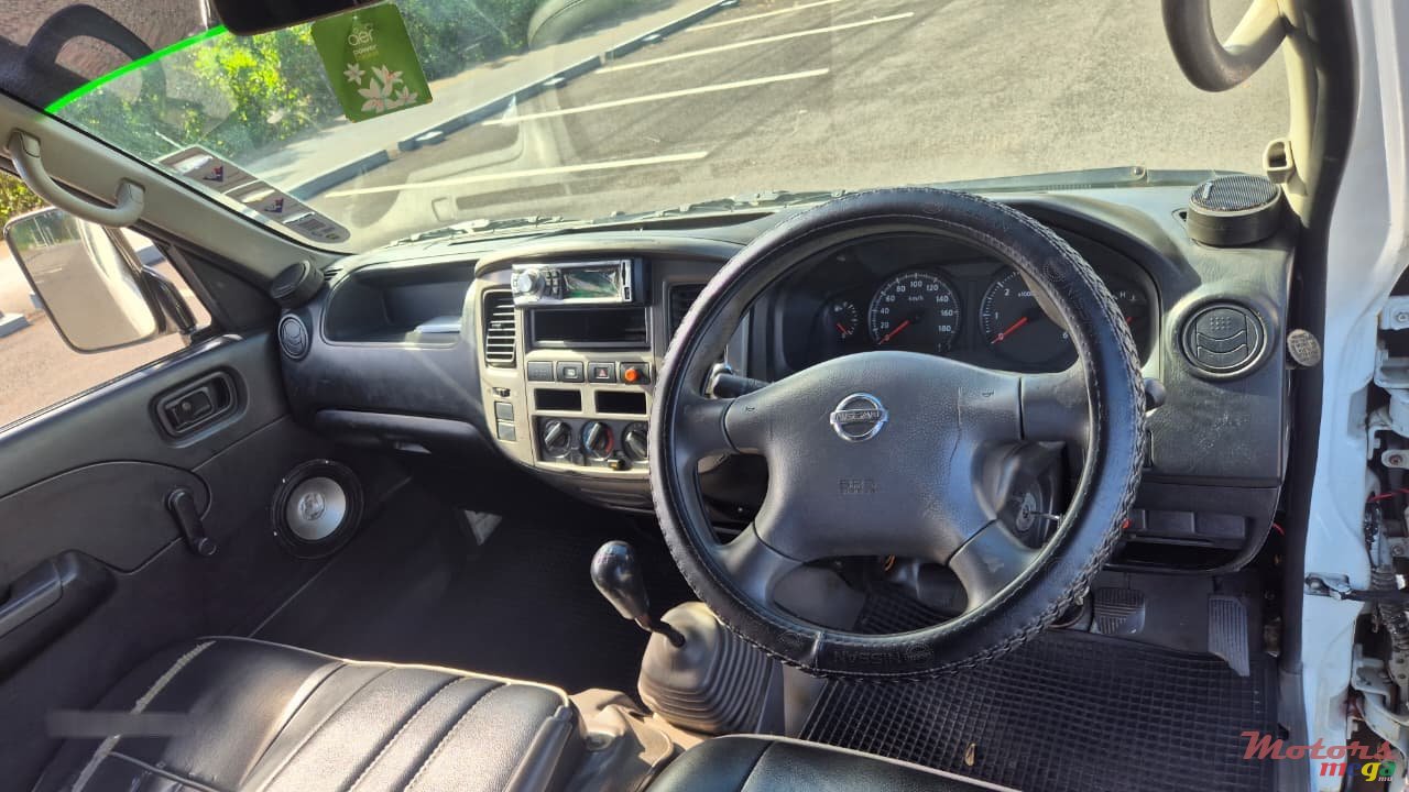 2008' Nissan Urvan photo #5