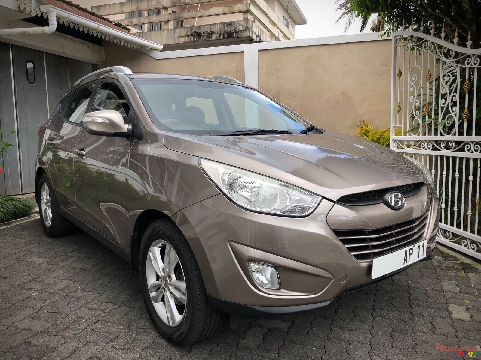 2011' Hyundai ix35 photo #1