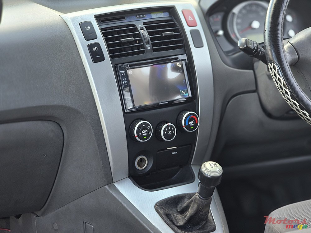 2006' Hyundai Tucson GL photo #6