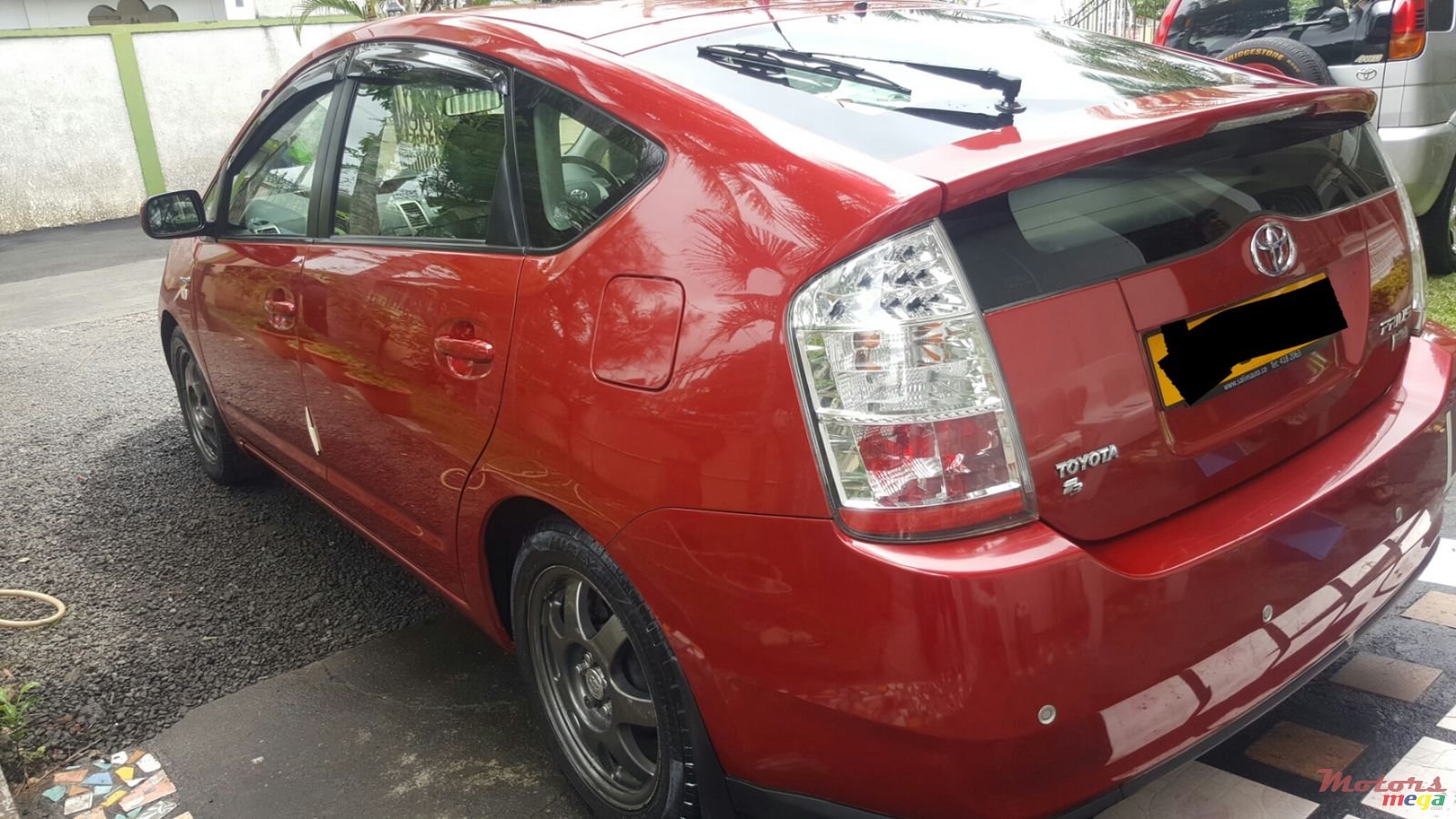 2008' Toyota Prius c photo #2