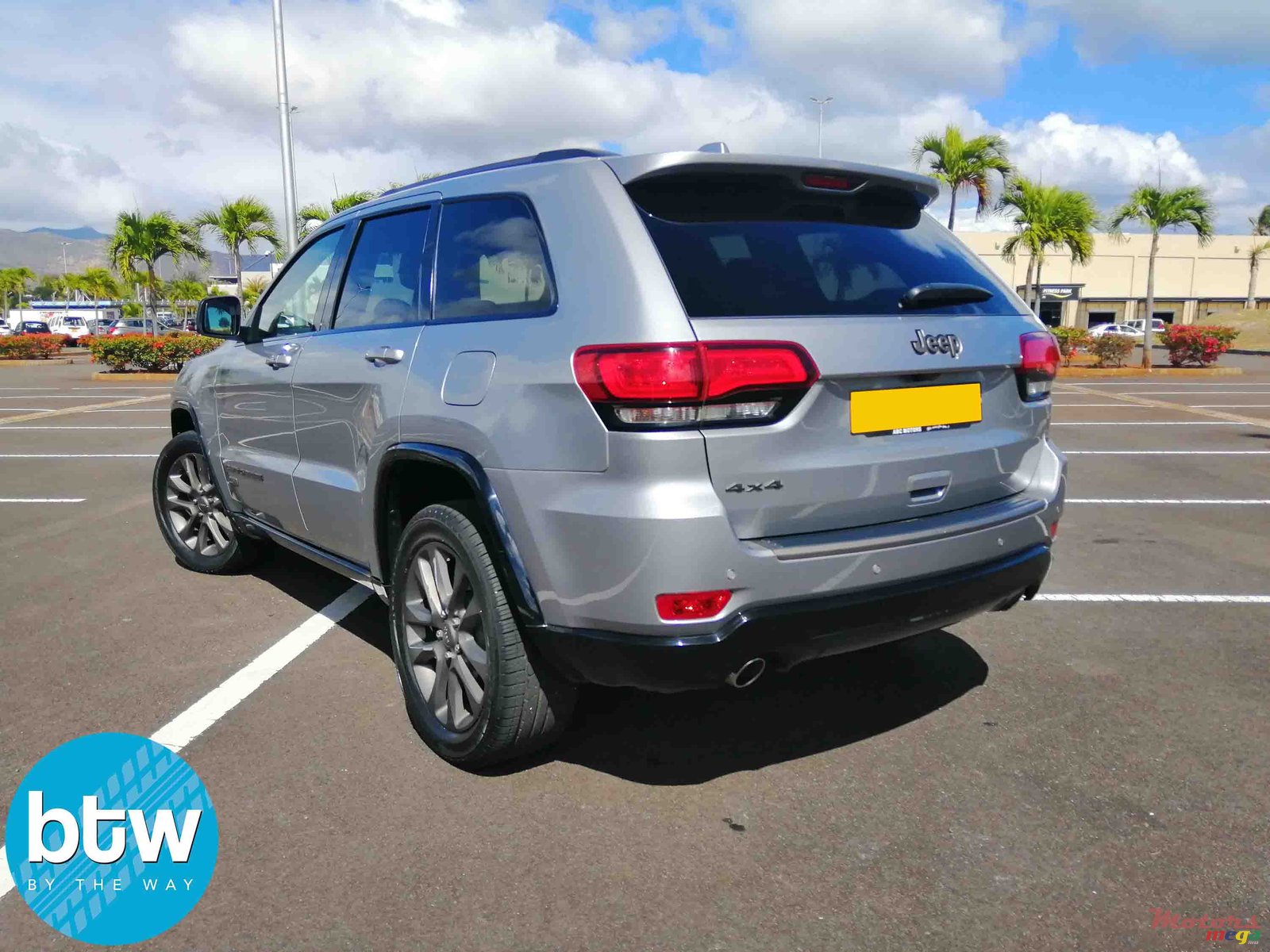 2018' Jeep Grand Cherokee photo #3
