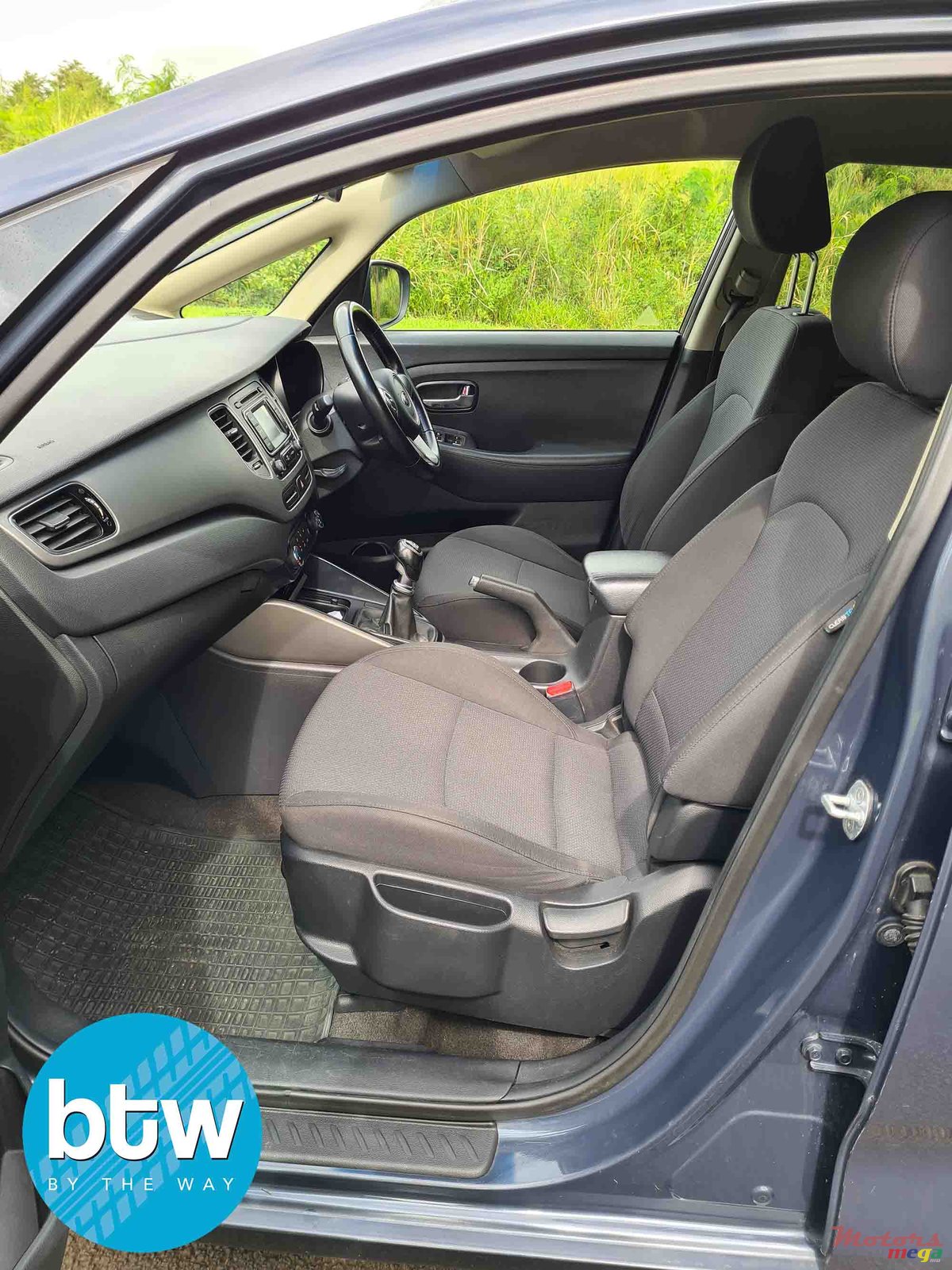 2014' Kia Carens photo #4