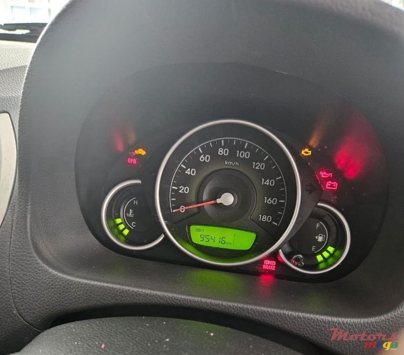 2017' Hyundai Elantra Eon photo #6