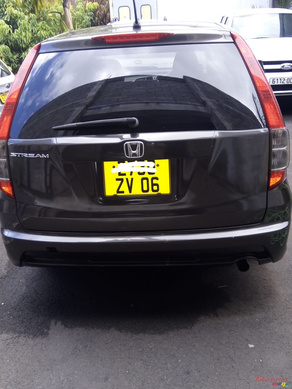 2006' Honda Stream photo #2