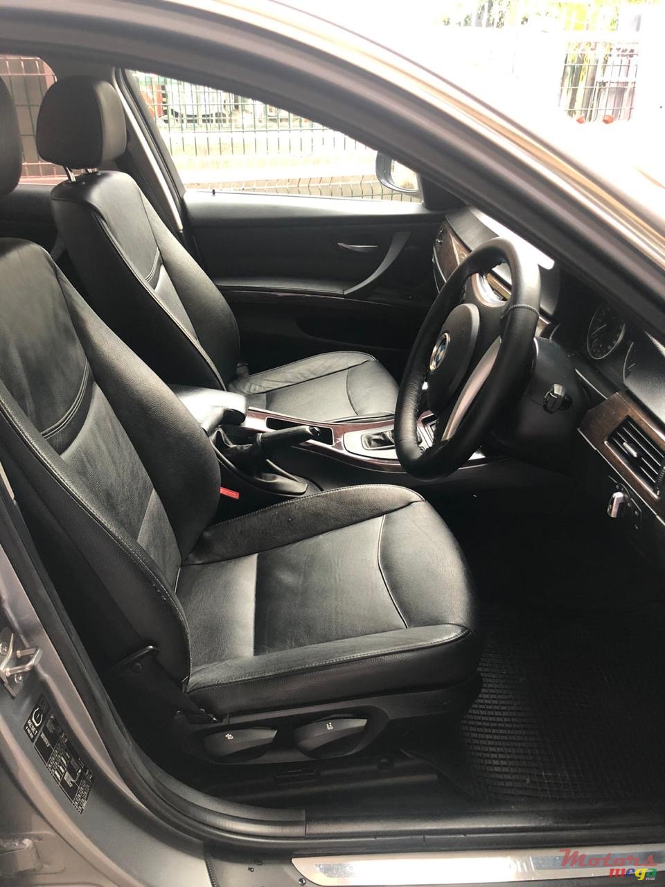 2010' BMW 3 Series photo #4