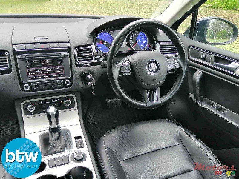2014' Volkswagen Touareg AWD - V6 photo #5