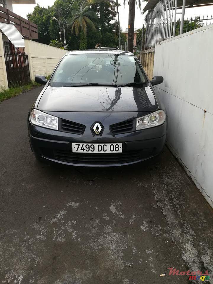 2008' Renault Megane photo #1