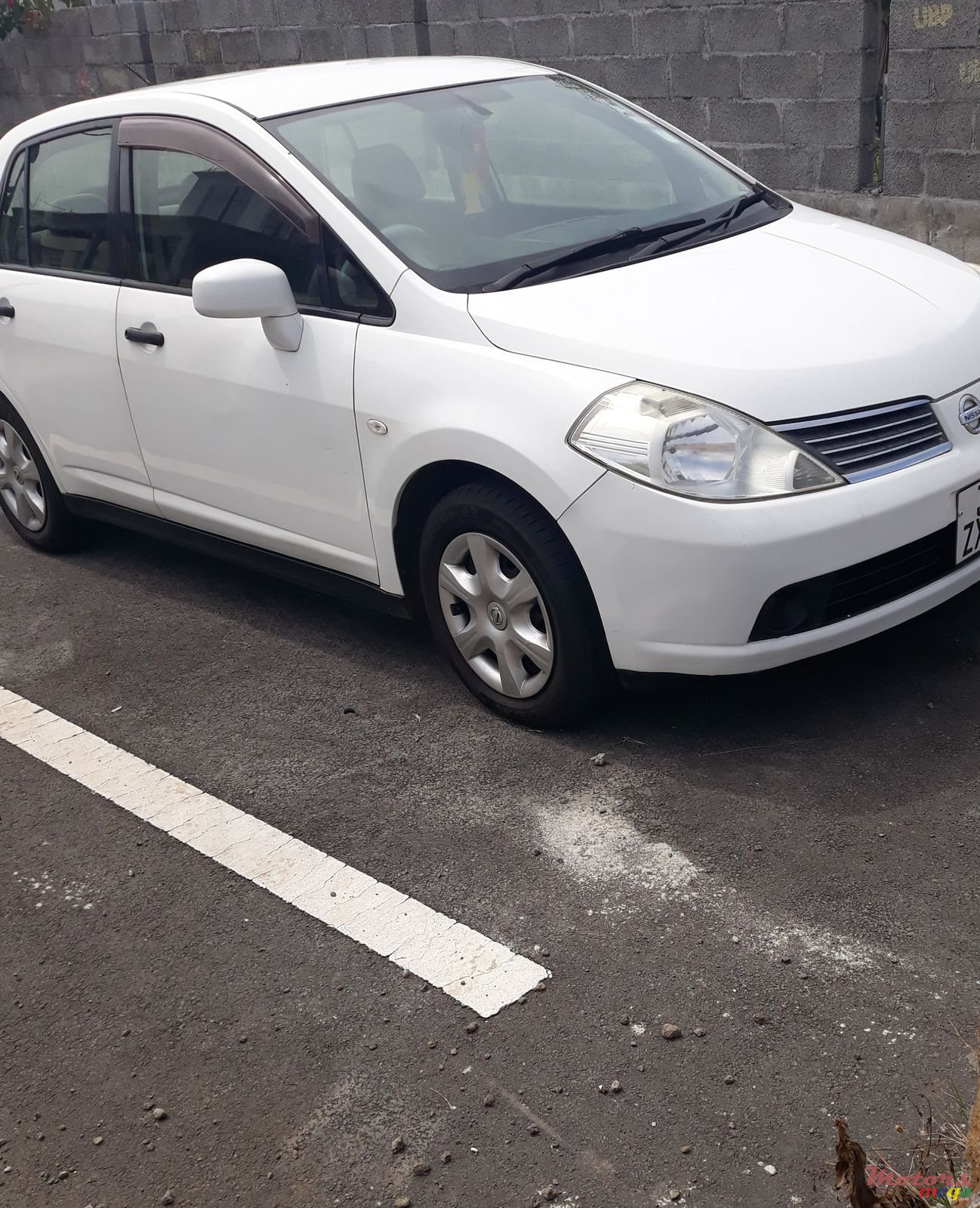 2007' Nissan Tiida photo #1